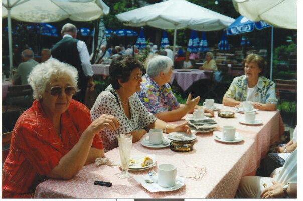 Kaffeetrinken in der Sonne
